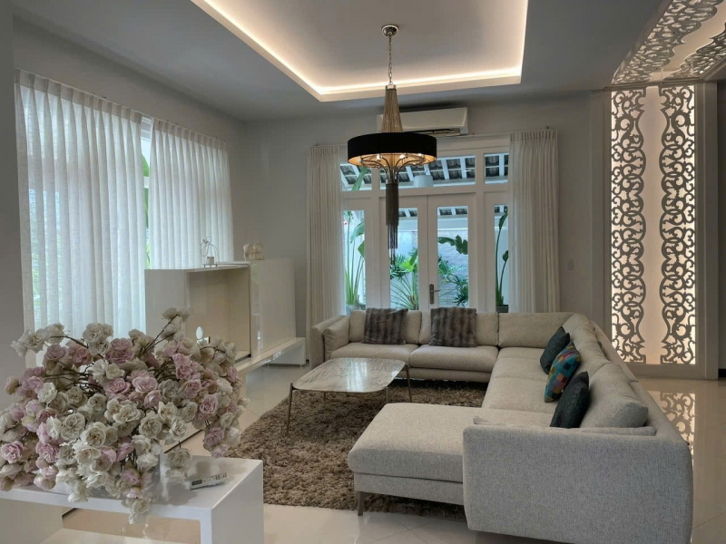 cho thue biet thu don lap san vuon rong tai phu my hung