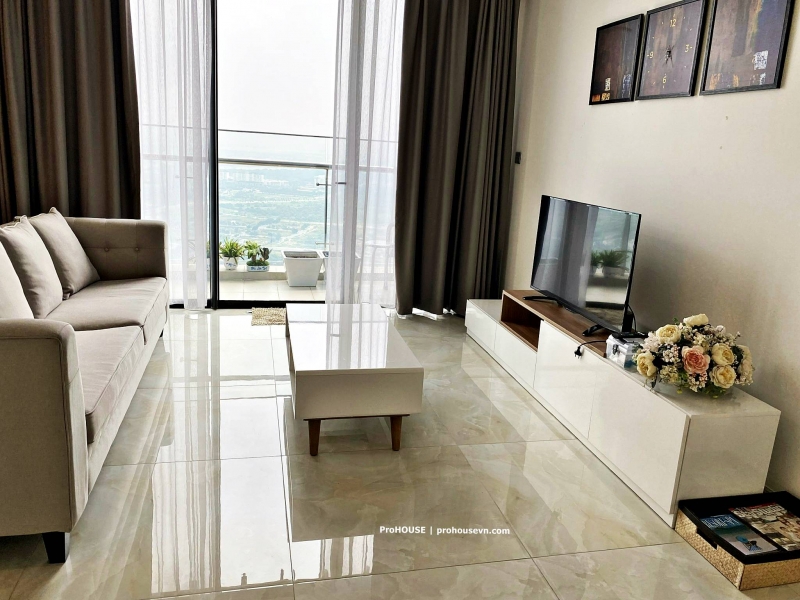 need to rent vinhomes golden river apartment with 4 bedrooms modern high class furniture top floor