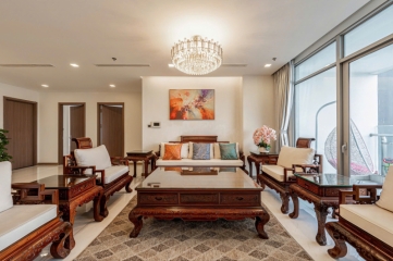 spacious 4 bedroom apartment for rent at vinhomes central park with full furnishings and open river views