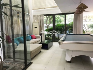 spacious villa with swimming pool for rent in district