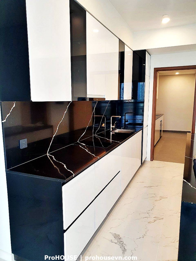 the metropole apartment for rent with 4 bedrooms nice view on the middle floor especially with its own elevator
