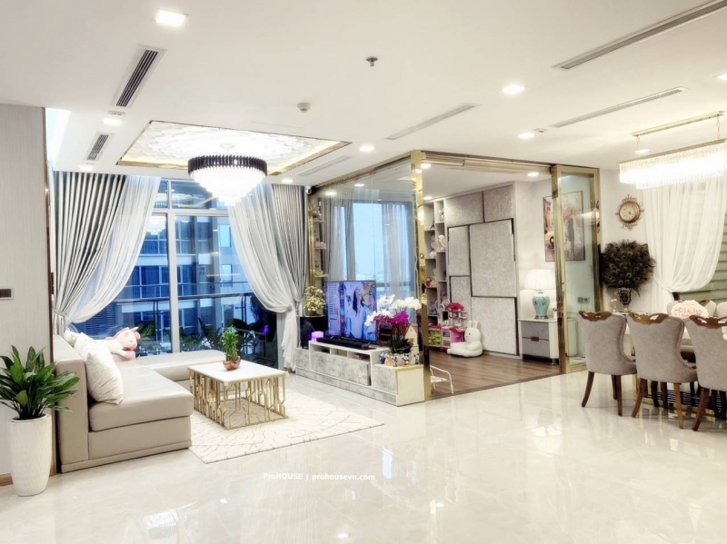 the most beautiful project in district 1   vinhomes central park 3 bedrooms with modern high class design direct view overlooking the park urgently need to rent