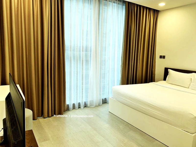 vinhomes golden river 3 bedrooms nice view on the top floor high class furniture