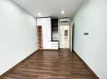 unfurnished 3br 1 apartment for rent in midtown with river view and nice layout