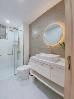 cho thue can ho midtown 2 phong ngu 2 phong ve sinh full noi that can goc view thoang co o xe